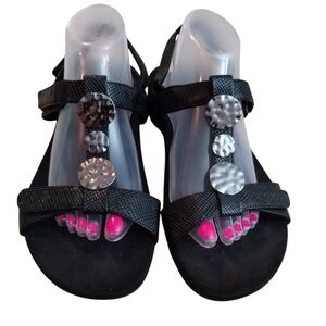 Vionic Black Sandals with Decorative Accents And Adjustable Straps Size 9 1/2